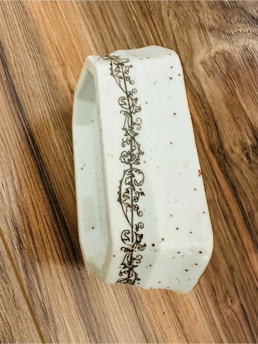 Village Vtg Ceramic Bath Soap Dish With Embossed Design Decorative Brown Trim